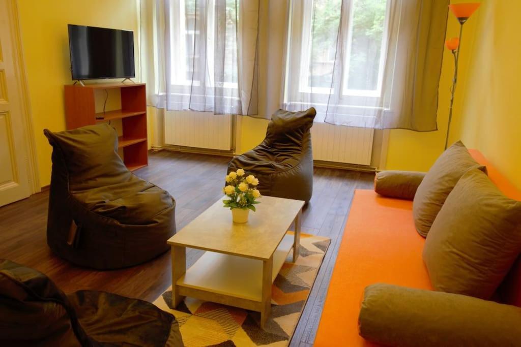 Comfort 2Bedrooms Quite Place!-Vinohrady Prague Exterior photo
