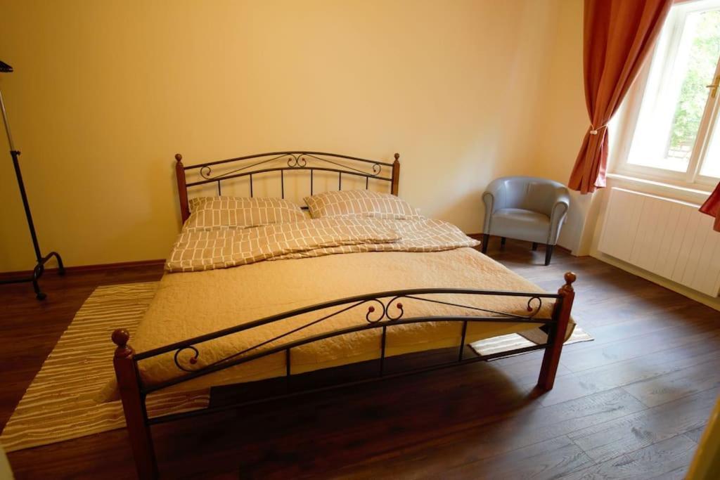 Comfort 2Bedrooms Quite Place!-Vinohrady Prague Exterior photo